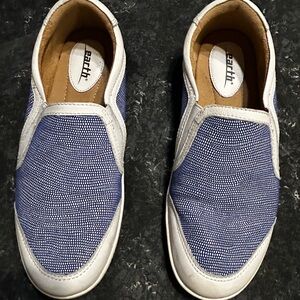 Earth Men's Textured Blue and White Loafers